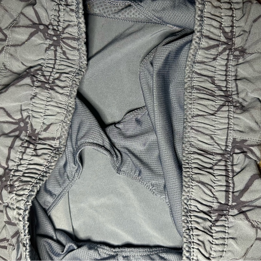Brooks Running Shorts Size L - Picture 5 of 5